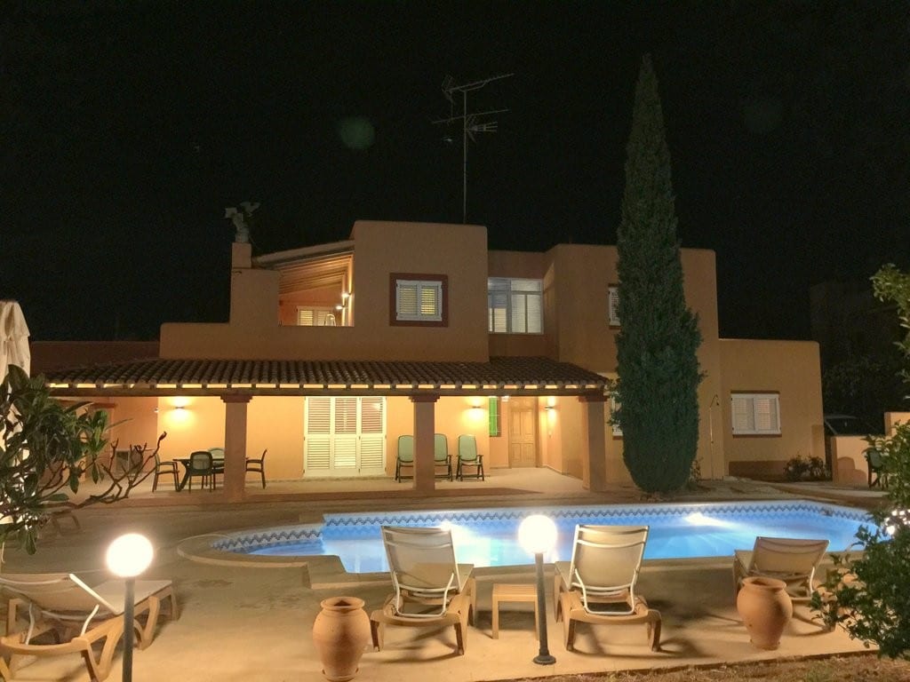 Villa close to Ibiza town with private pool