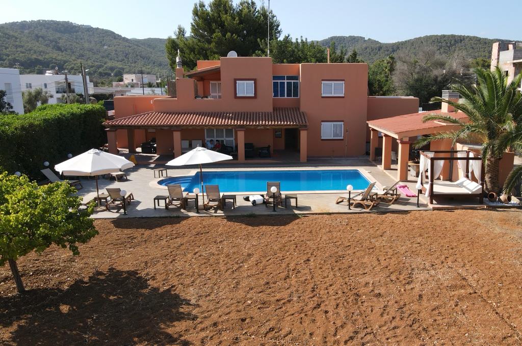 October Ibiza holiday discounts - Villa KM2 - Ibiza Villas 2000