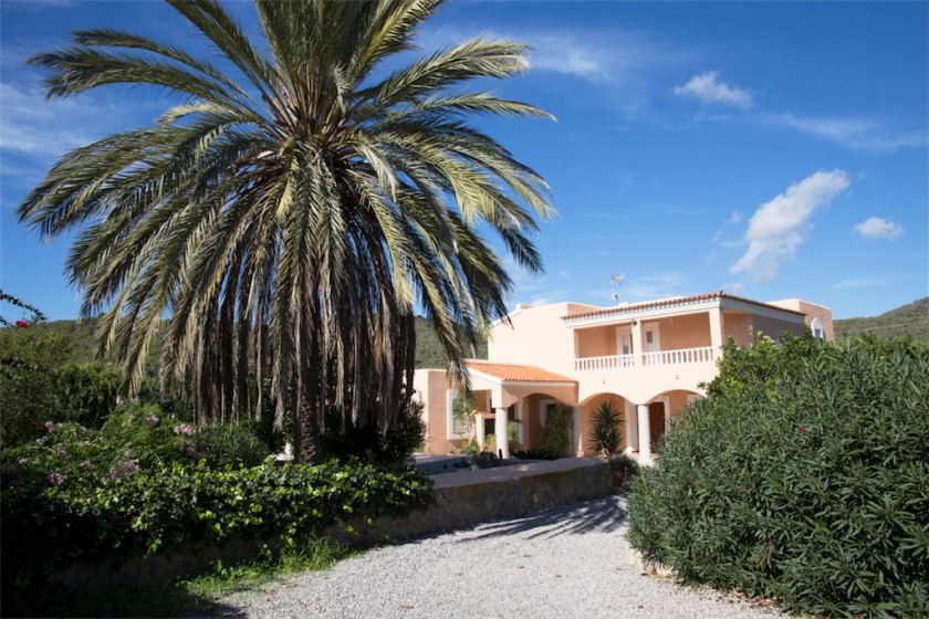 Ibiza villa rental discount week 18