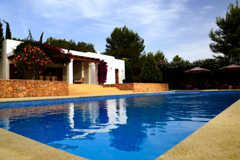 rent a cheap ibiza villa 2018 - villa Tegui