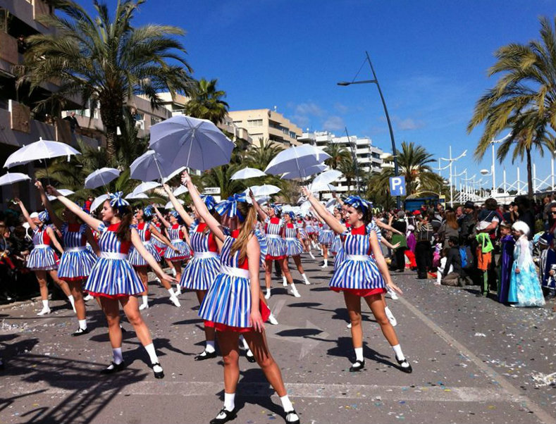 Februar im Karneval auf Ibiza